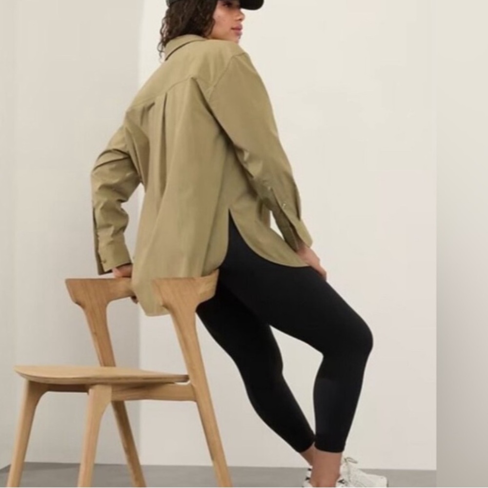 Athleta Midday Collared Shirt Top - size Medium (M)